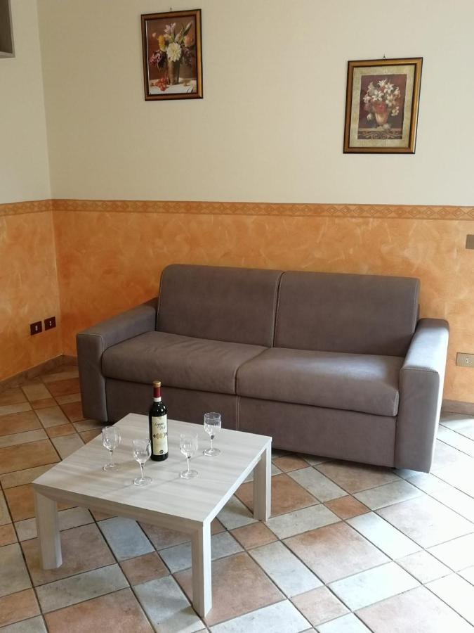 L'Antico Borgo, Un Mix Di Storia E Romanticismo Villa Lierna Luaran gambar