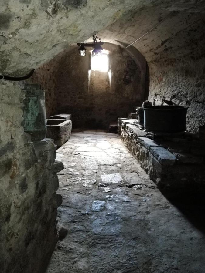 L'Antico Borgo, Un Mix Di Storia E Romanticismo Villa Lierna Luaran gambar