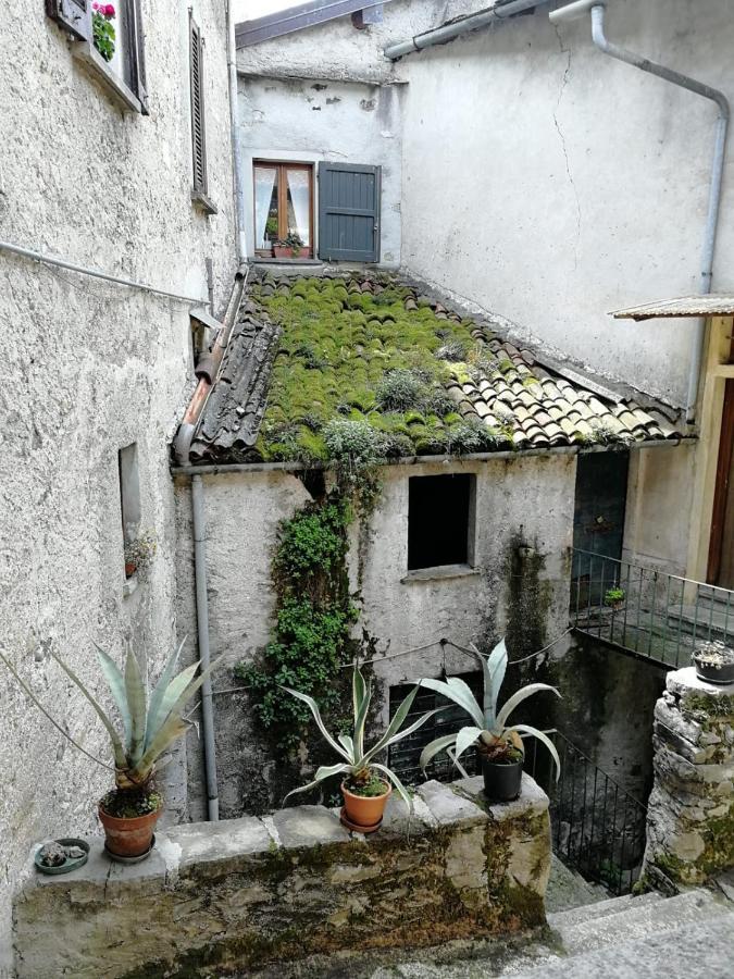 L'Antico Borgo, Un Mix Di Storia E Romanticismo Villa Lierna Luaran gambar